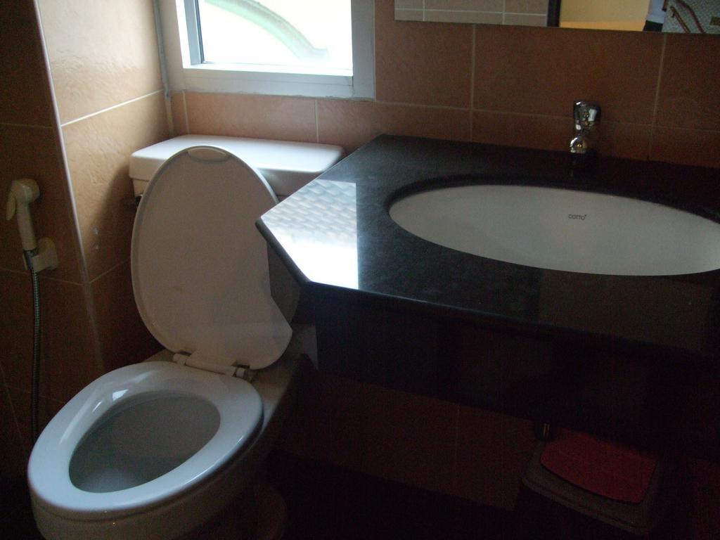 Hotel Baan Kittima Pattaya Zimmer foto
